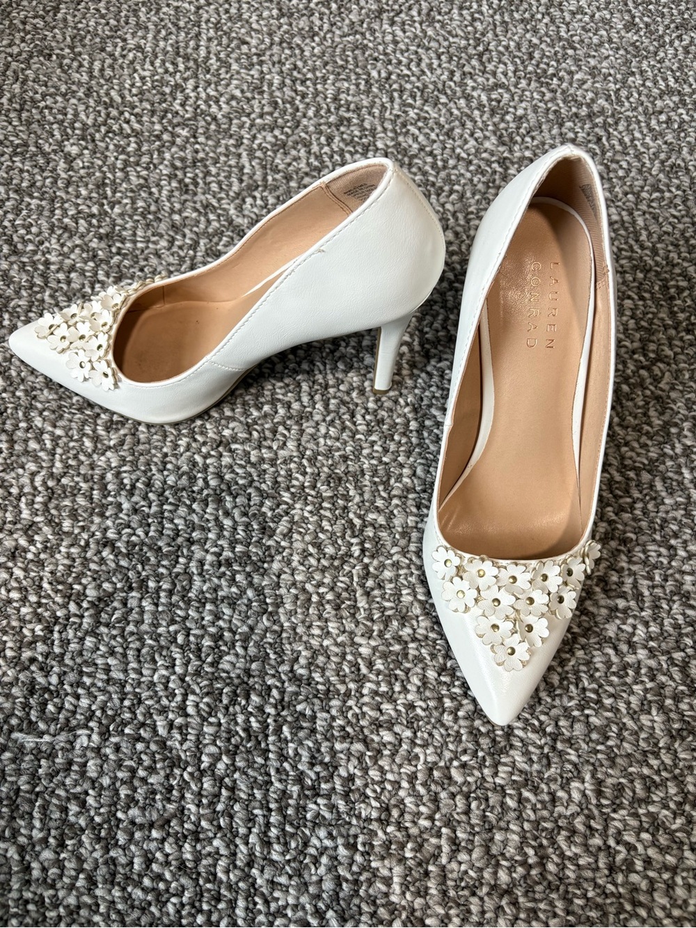LC Lauren Conrad White Pointed-Toe Floral Detail Pumps - Picture 5 of 7